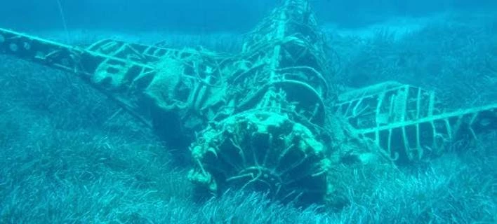 Το ελληνικό νησί που κρύβει στο βυθό του ένα γερμανικό υδροπλάνο του Β Παγκοσμίου Πολέμου (βίντεο)